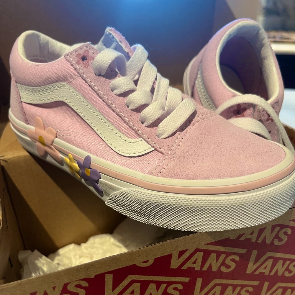 NEW- Vans Classic Pink Floral Shoes, Toddler girl, Girl Shoes, Suede w Flowers